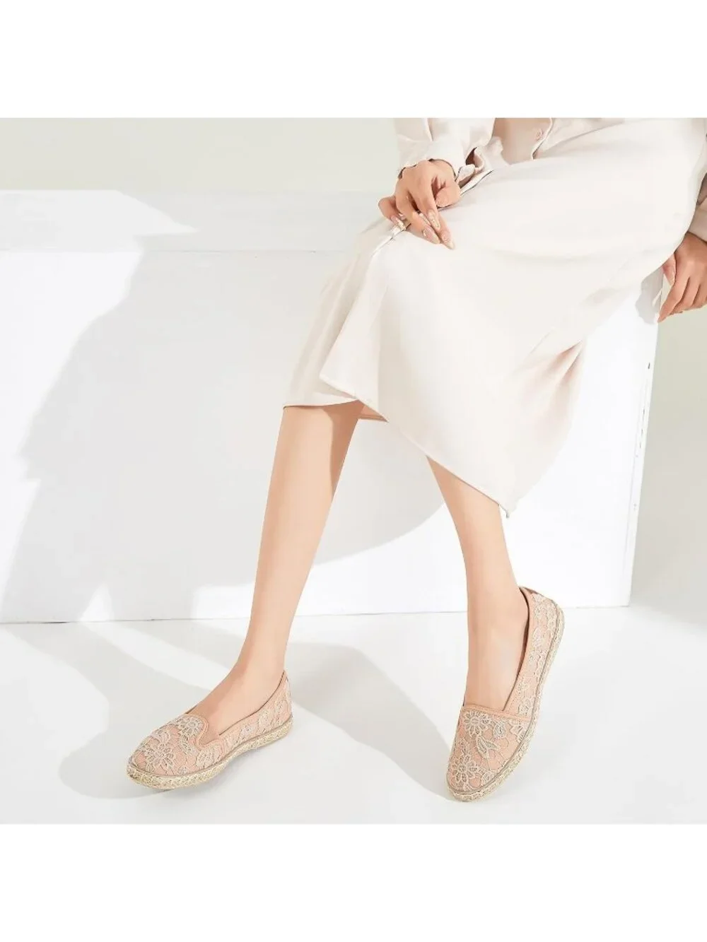 Women's Brown Rubber Flower Embroidered Comfortable Round Toe Casual Ballet Flat